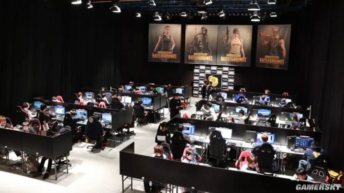 曼联中场梅努申请离队，欲加盟意甲冠军那不勒斯