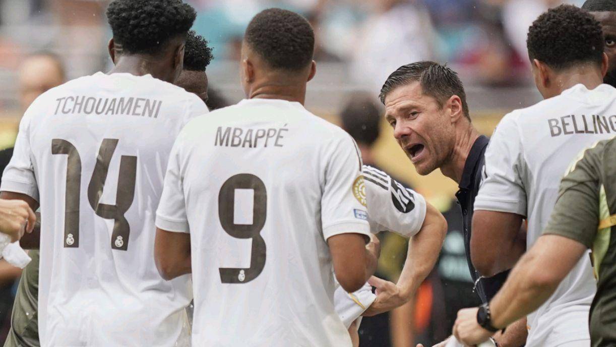 北京时间10月20日3：00，西甲第10轮，凭借姆巴佩的世界波和维尼修斯的破门，皇马客场2-1力克塞尔塔，收获两连胜，先赛一场积分追平榜首的巴萨.