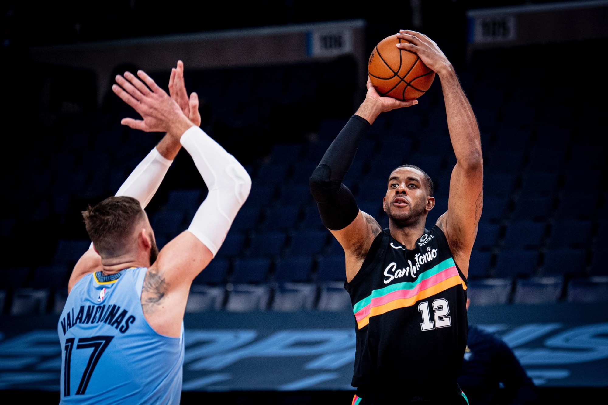 雪运动中不 雪运动中不