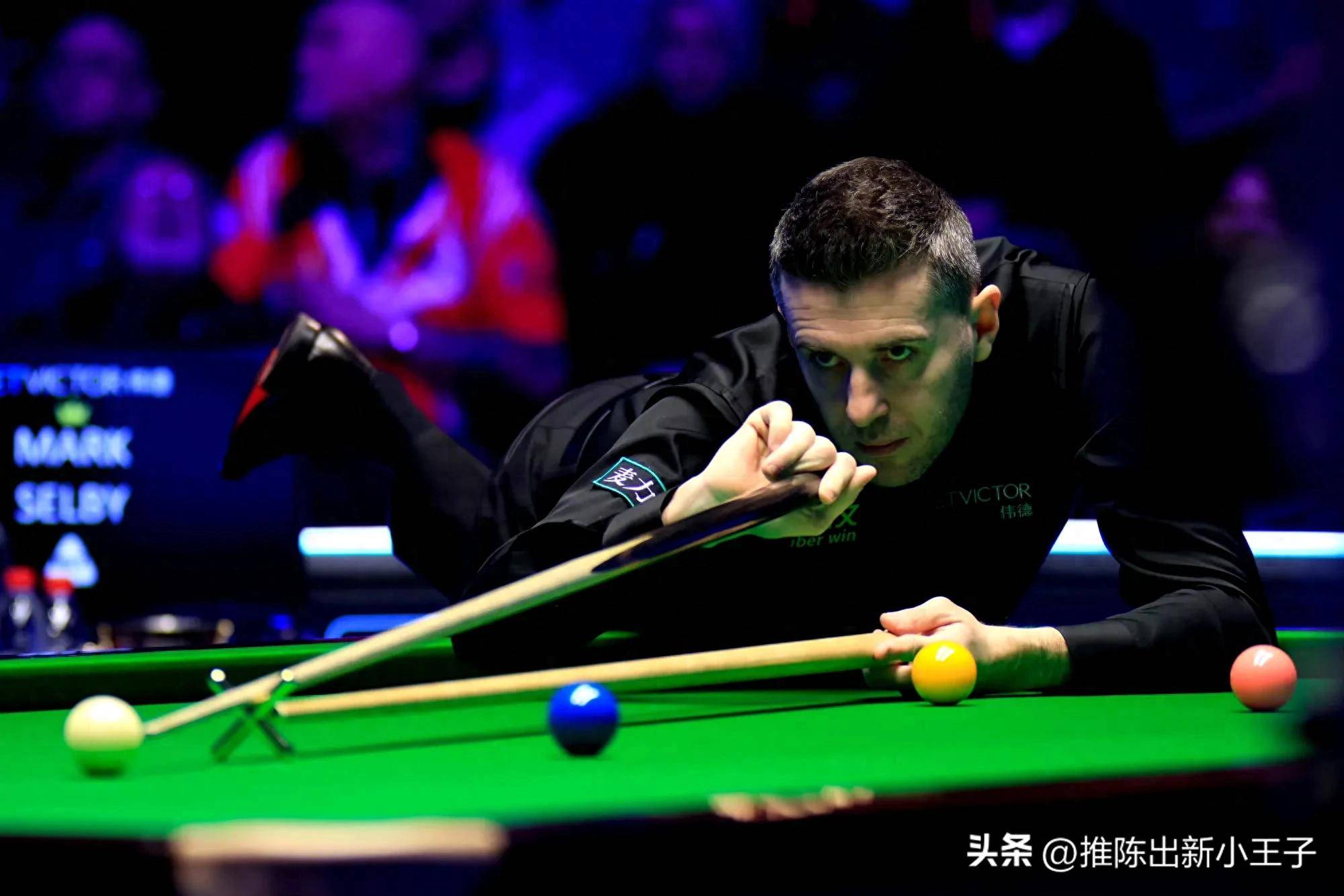 脚如弯刀般 脚如弯刀般